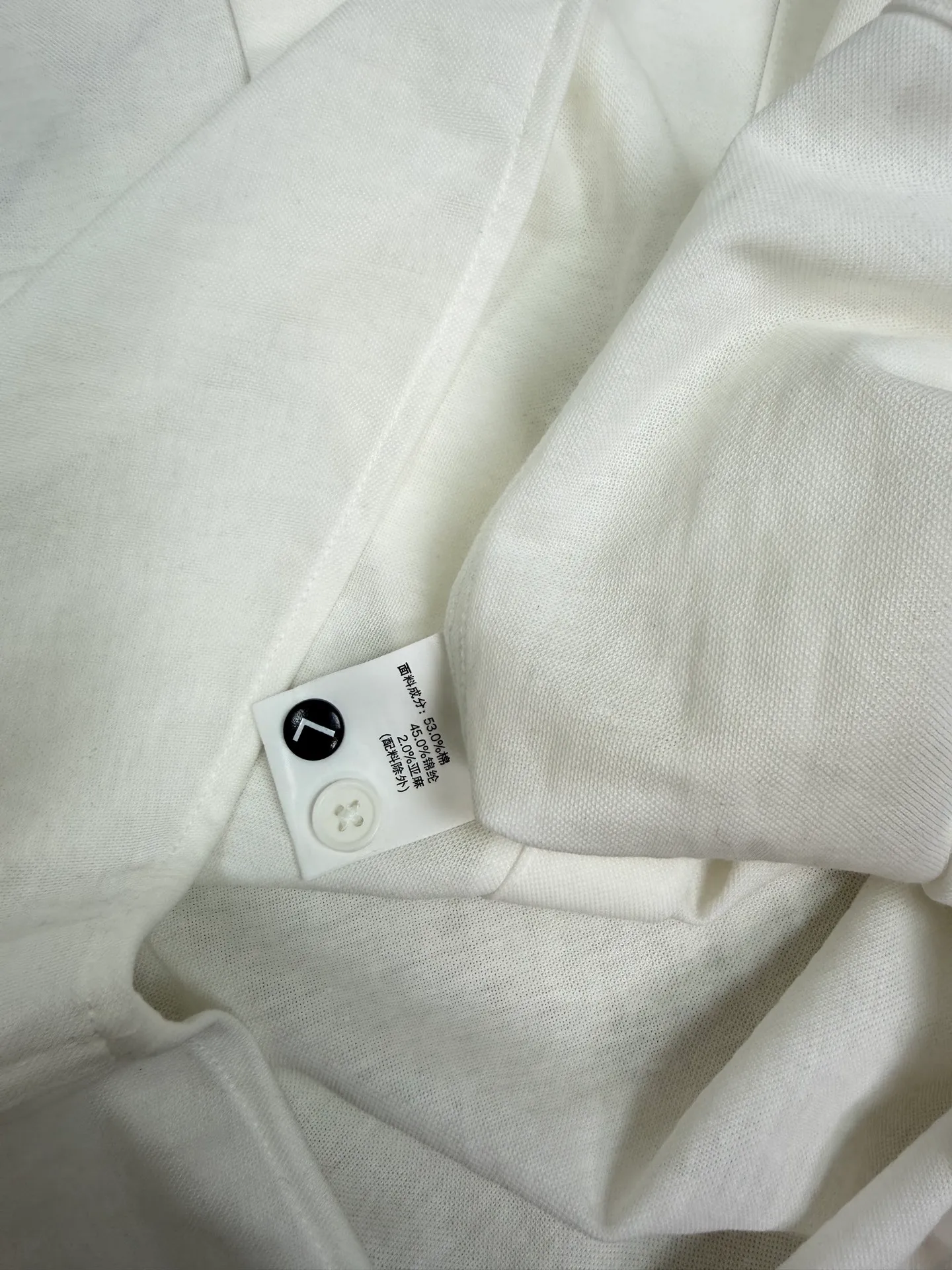 Loro Piana 2026 New Arrival Solid Color Linen Couple Style Lapel Shirt High Version High Version The fabric is made of linen, cotton, nylon composite materials, the whole body is solid color, simple and loose fit, and the leather letter logo embroidery design on the back neck is fashionable and personalized. Super Versatile and good-looking shirt. Very suitable for both men and women. A must-have for everyone. Packaging Tag Collar Label Washed Wheat Complete 👍 Colors: Navy Blue, Gray, Khaki, White Sizes:M-4XL